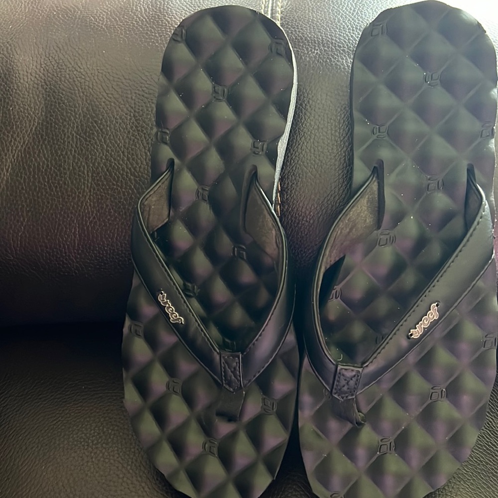 Reef flip flops like new